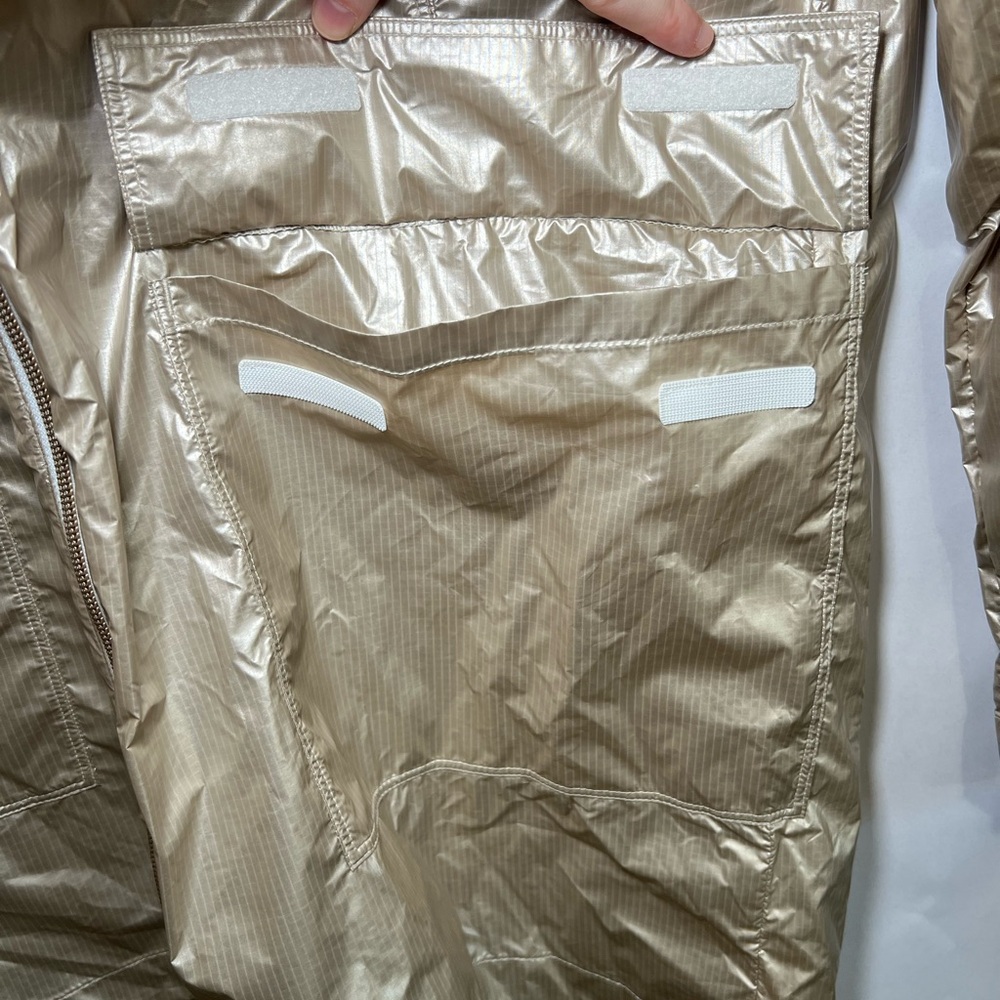 Under Armour Metallic Gold Hooded Windbreaker Jacket Size Small NWT - Picture 5 of 15